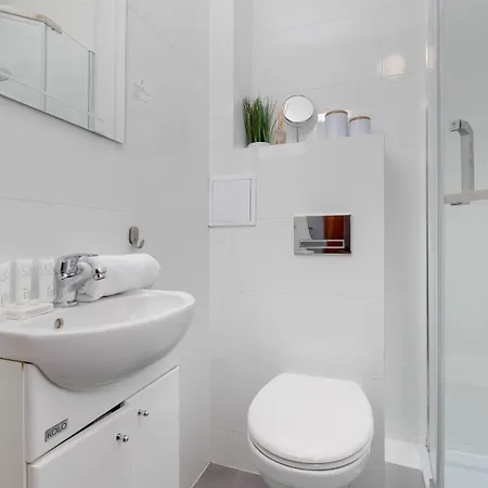 Unique & Seaside For 4 People In By Renters