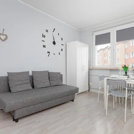 Unique & Seaside For 4 People In By Renters Apartment