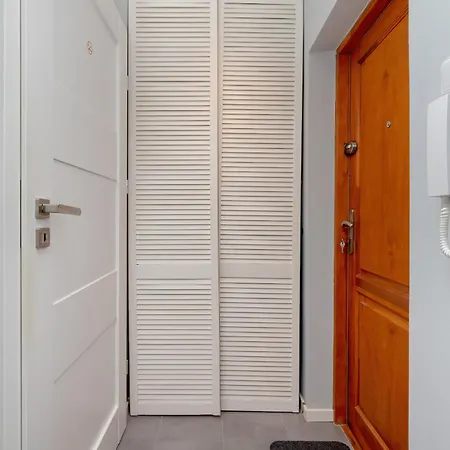Apartment Unique & Seaside For 4 People In By Renters *